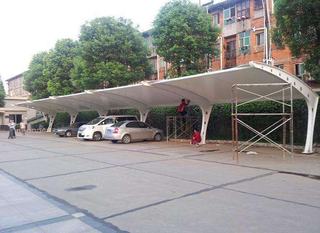 膜結構車棚 膜結構車棚